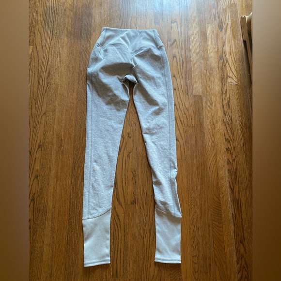 Alo Yoga Leggings - Picture 4 of 4